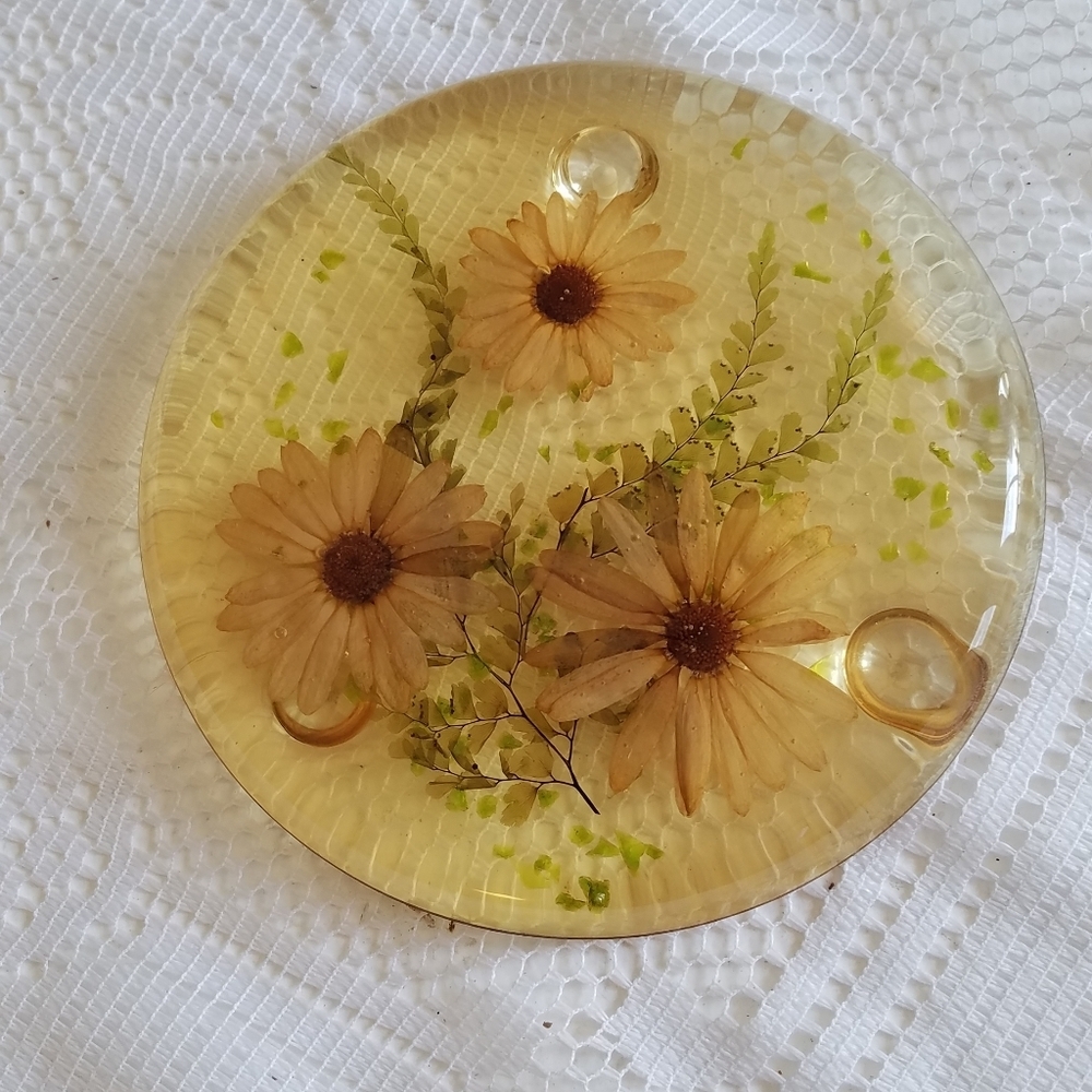 Round Amber Footed Trivet with Inlaid Flowers